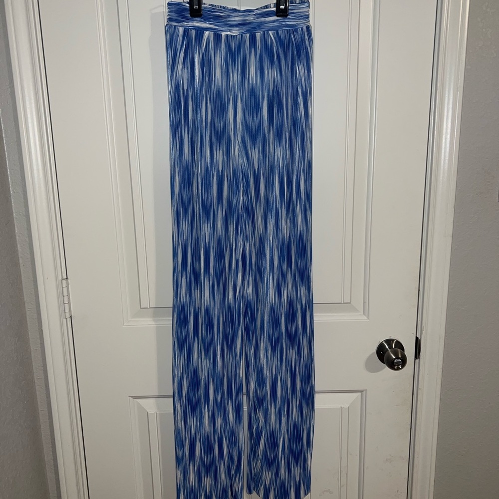 Fashion Nova Blue and White Patterned Pencil Skirt